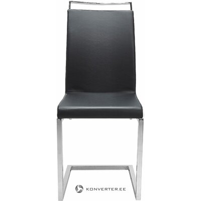 Melns un balts ādas krēsls